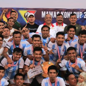 Ketum KONI Pusat Berikan Piala Juara Mawas KONI Cup II 2023