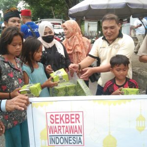 DPW SWI Sumsel Gelar Baksos Dengan Membagikan Takjil