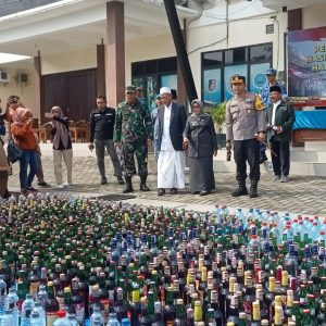 Barang Bukti Ribuan Miras Berbagai Jenis dan Merk Dimusnahkan Polres Jombang