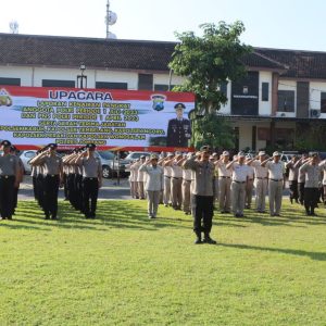 Polres Jombang Gelar Upacara Kenaikan Pangkat dan Sertijab Lima Kapolsek