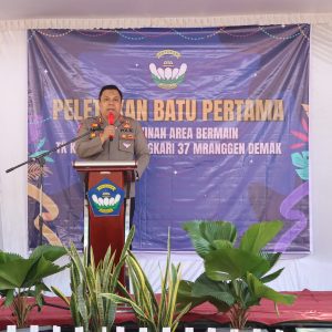 Kapolres Demak Letakan Batu Pertama Taman Bermain TK Kemala Bhayangkari 37 Mranggen.